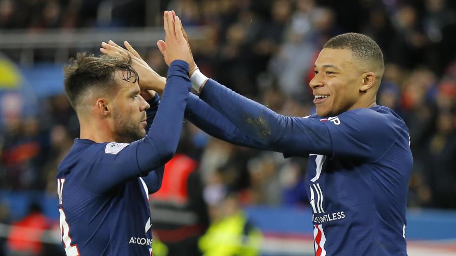 Por el coronavirus: Fútbol francés prohíbe palmadas entre jugadores y árbitros Por el coronavirus: Fútbol francés prohíbe palmadas entre jugadores y árbitros