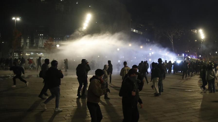 Francia: Decenas de miles protestan contra ley de seguridad Francia: Decenas de miles protestan contra ley de seguridad