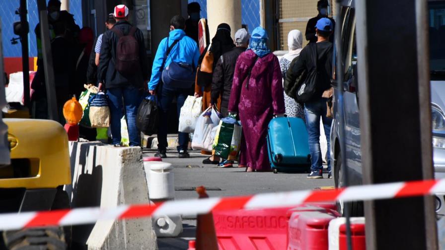 Marroquíes atrapados por el virus logran salir de España