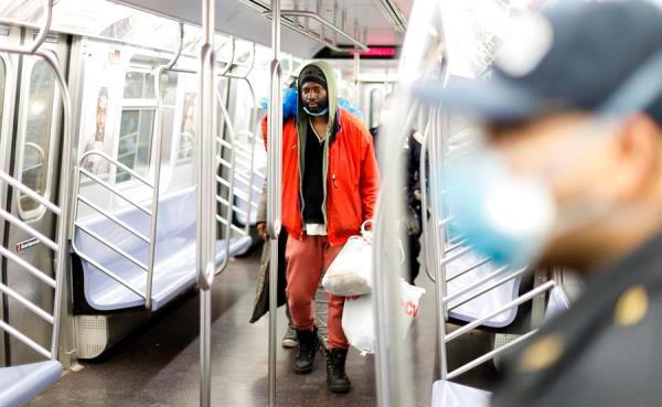 El metro de Nueva York aumenta un 50 % sus pasajeros respecto al mes pasado
