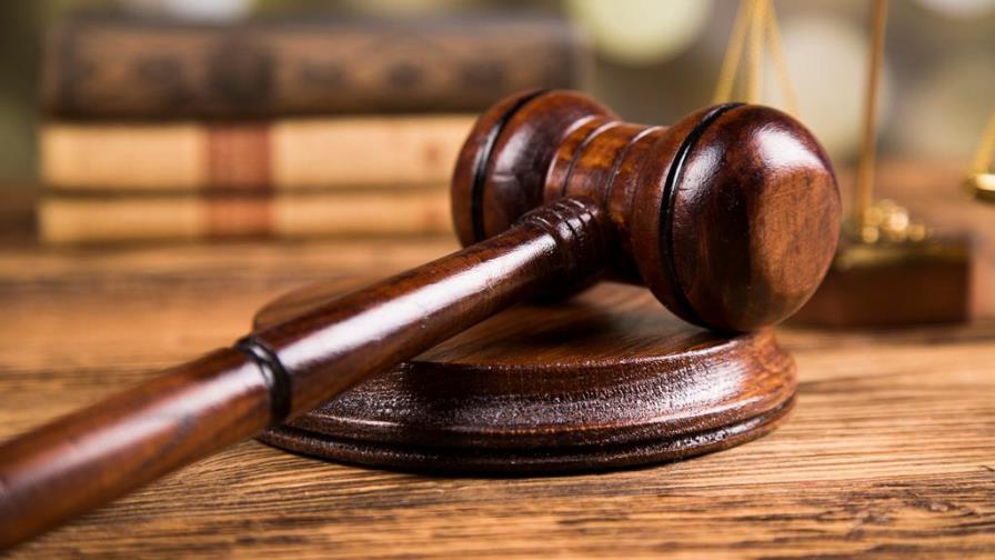 Envían de nuevo a prisión a doctor de Santiago acusado de violar a su hijo de 9 años Envían de nuevo a prisión a doctor de Santiago acusado de violar a su hijo de 9 años
