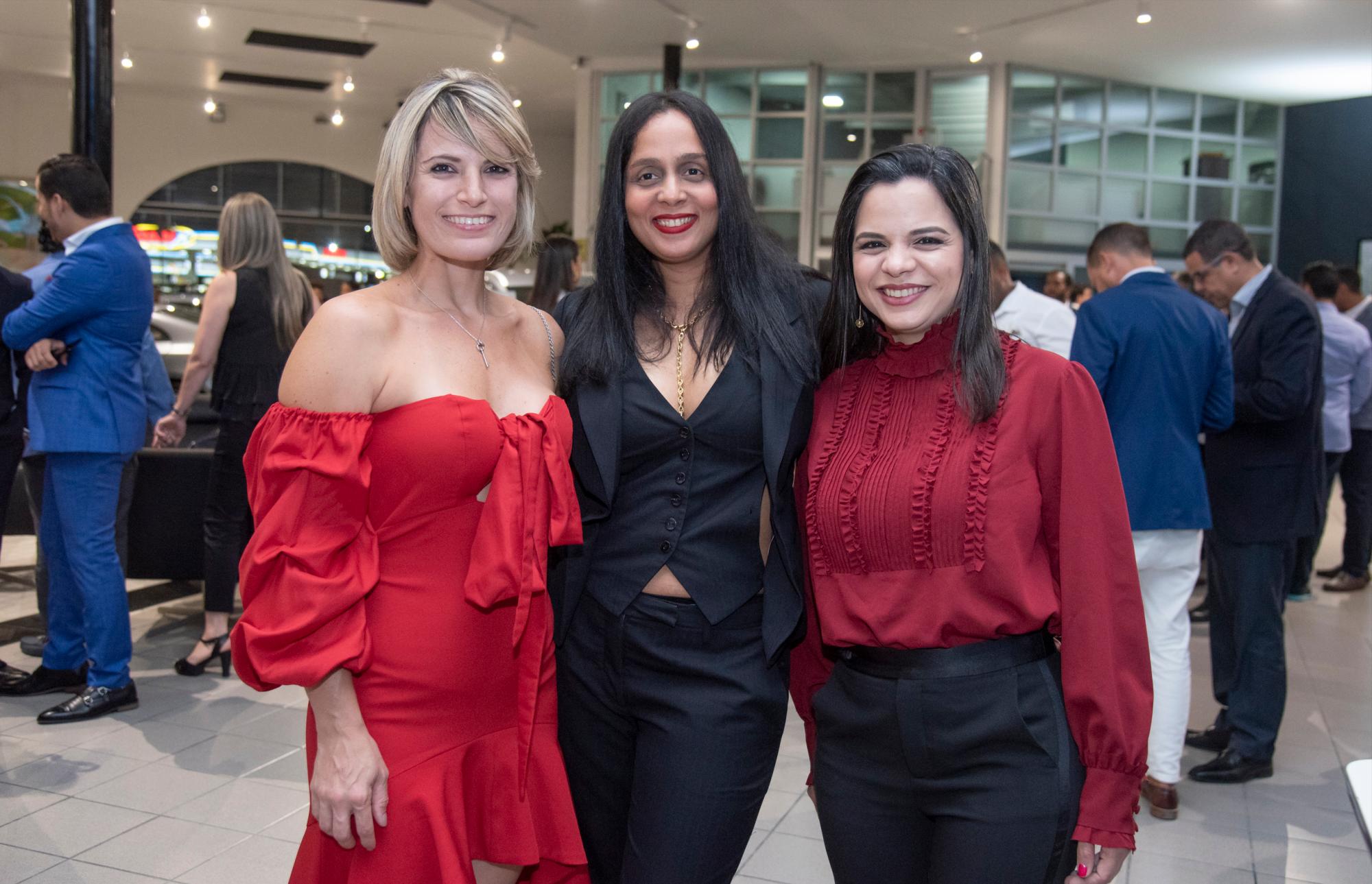 Doralba de Ankrom, Mirtza Abreu y Claudia Noboa.