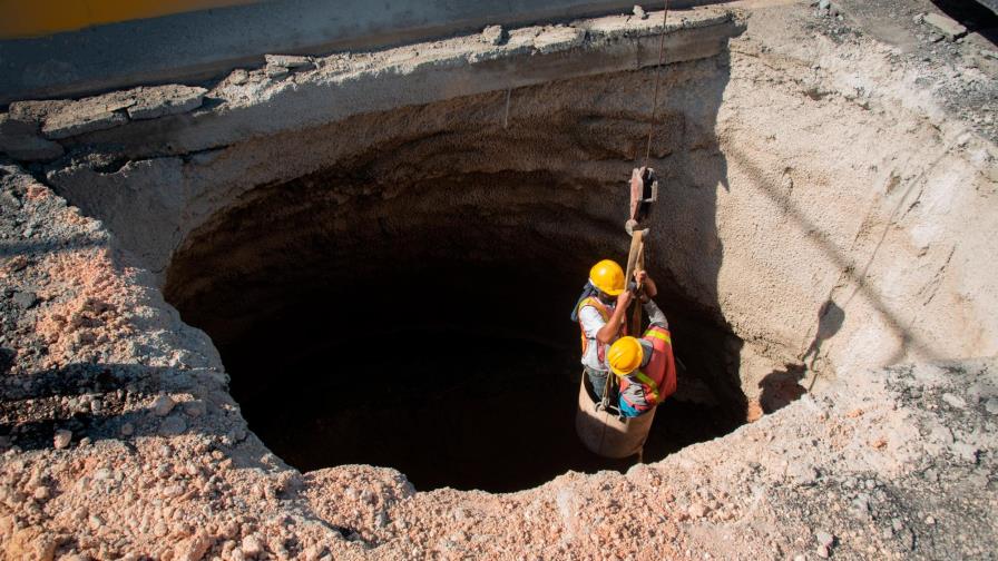 Trabajos en socavón de elevado de la autopista Duarte tardarían 15 días