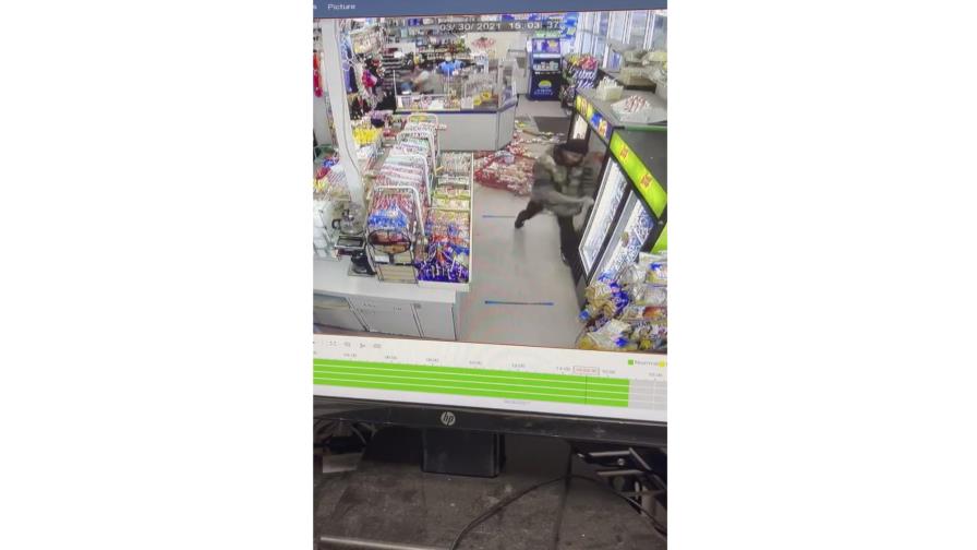 Hombre causa destrozos en tienda de asiáticos en Charlotte
