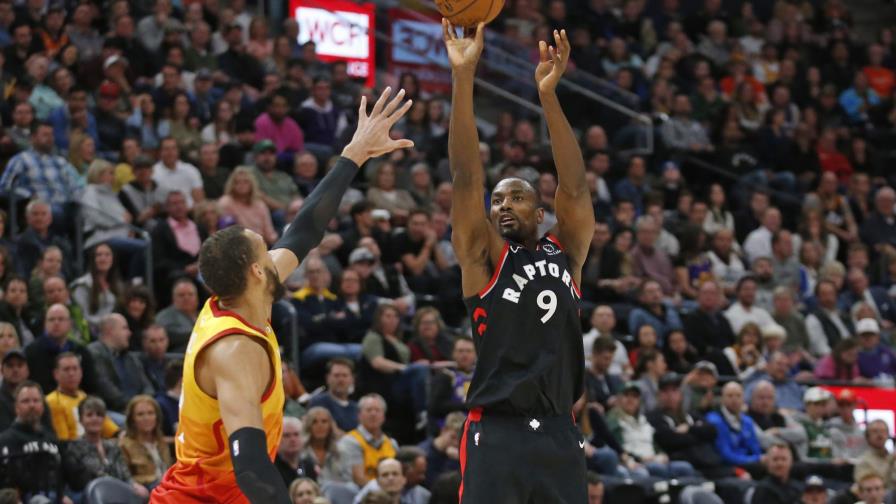 Ibaka ayuda a que Raptors dobleguen a Jazz Ibaka ayuda a que Raptors dobleguen a Jazz