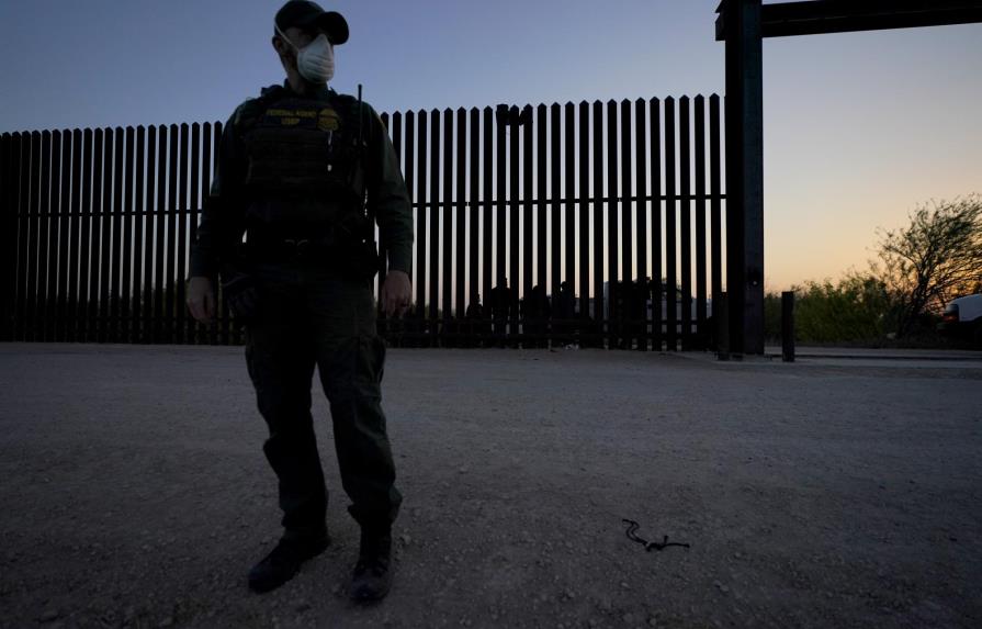 Gobernador: Texas construirá muro fronterizo; no da detalles