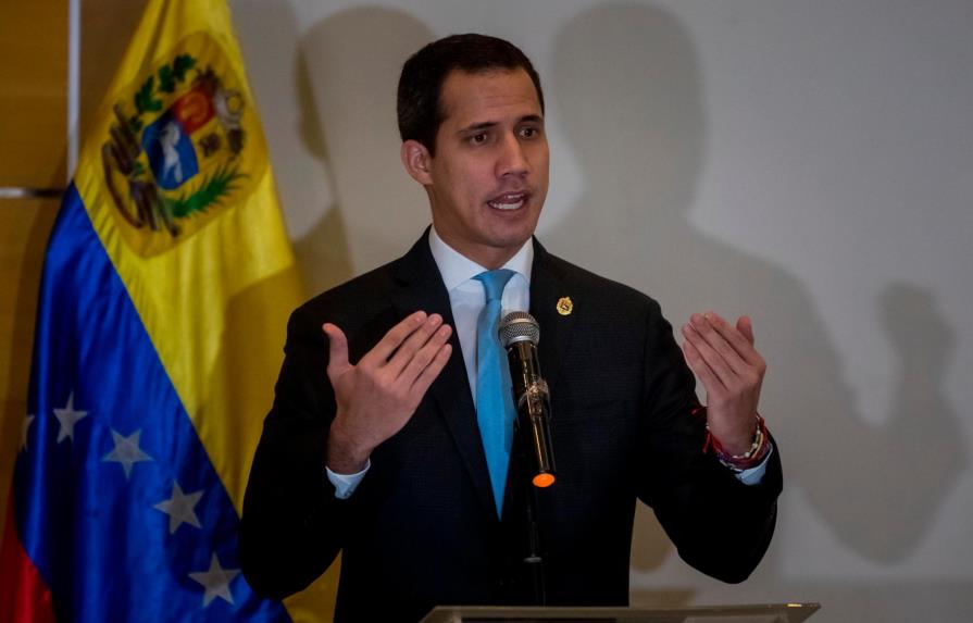 Guaidó dice militares pueden hacer menos traumático “inevitable” cambio en Venezuela