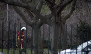 Policía abate a hombre que apuñaló a transeúntes en París