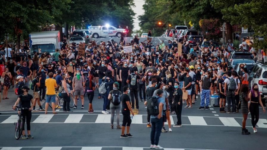 Crece la ira en EEUU tras nuevo caso de hombre negro baleado por la policía