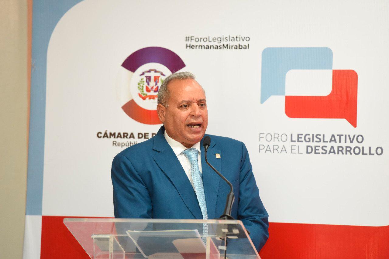 El diputado perredeísta José Isidro Rosario Vásquez busca la alcaldeía de Villa Tapia, Hermanas Mirabal.