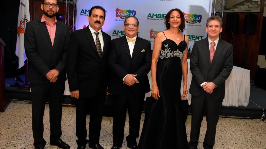ASODEFE entrega el botón y el broche de oro al mérito ferretero 2020 ASODEFE entrega el botón y el broche de oro al mérito ferretero 2020