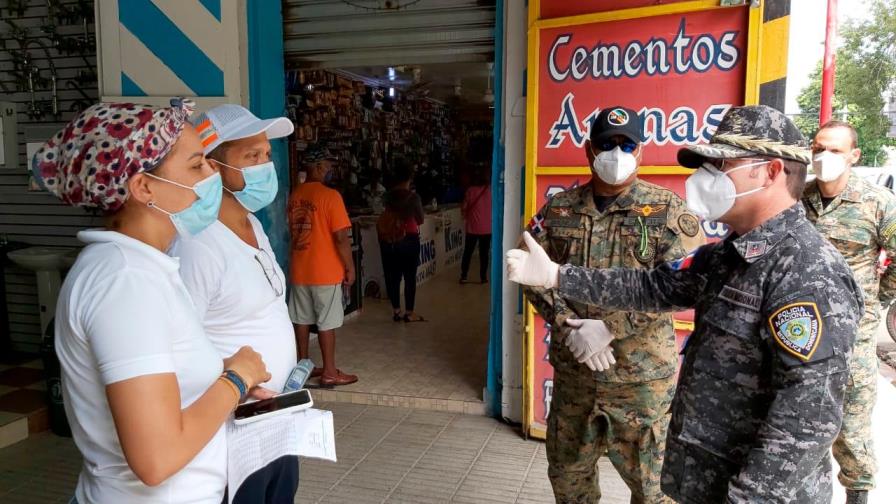 Policía y Ejército inspeccionan empresas en Valverde