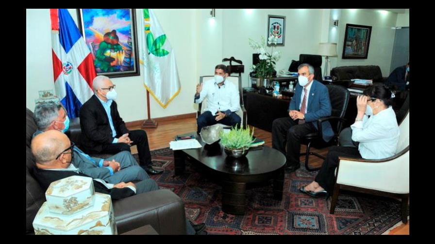 Ministro Agricultura se reúne con Federación de Comerciantes 