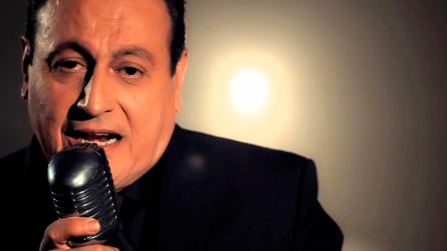 Salsero Ismael Miranda se recupera en planta hospital tras derrame cerebral