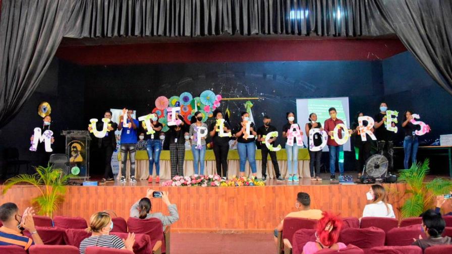 Ministerio de la Mujer presenta programa de Prevención de Embarazo en Adolescentes