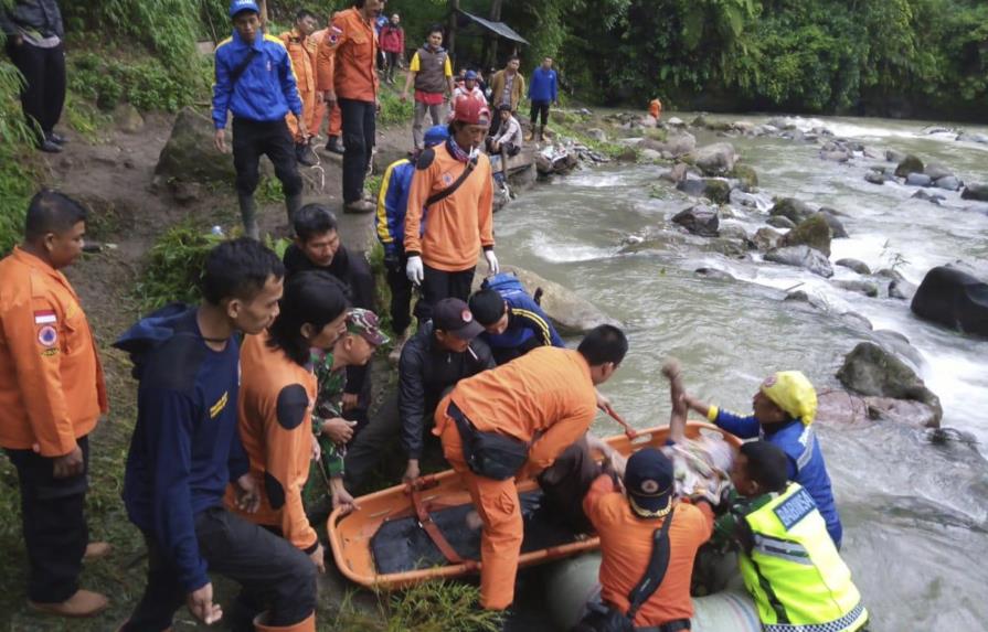 Indonesia: 28 muertos en un accidente de autobús
