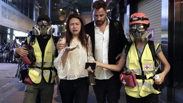 Miles marchan en Hong Kong pese a prohibición
