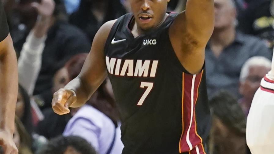 Robinson logra 26 puntos; Heat arrolla a Bulls Robinson logra 26 puntos; Heat arrolla a Bulls