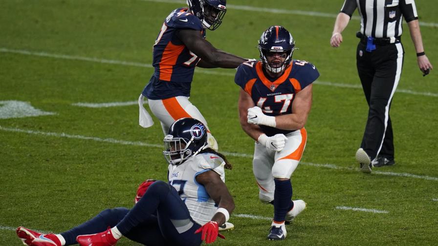 Gostkowski anota al final, Titans superan a Denver
