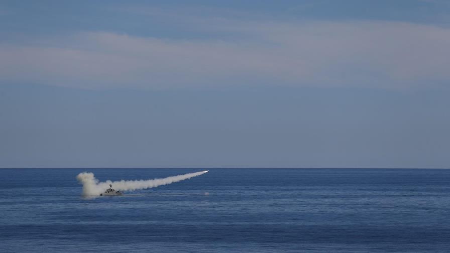 Irán dispara misiles crucero en maniobras frente a submarino