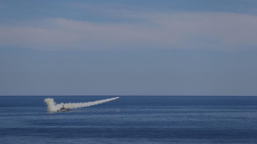 Irán dispara misiles crucero en maniobras frente a submarino