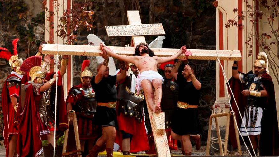 La fe y resignación marcan el segundo año de pandemia del viacrucis de México