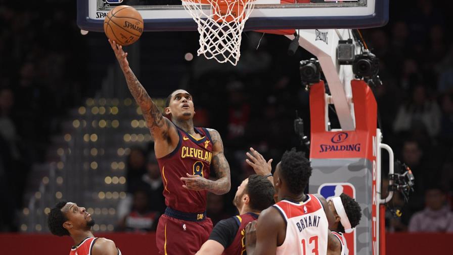 Thompson anota 21 puntos y Cavaliers ganan 113-110 a Wizards