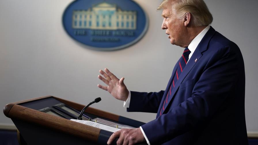 Trump pide cancelar entrenamiento sobre privilegio blanco