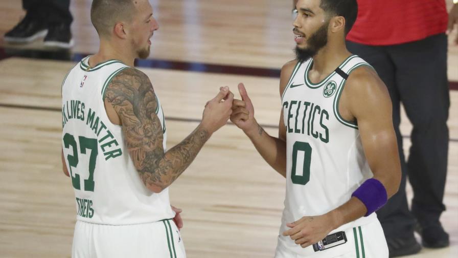 Celtics barren a los 76ers y avanzan a semifinales del Este Celtics barren a los 76ers y avanzan a semifinales del Este