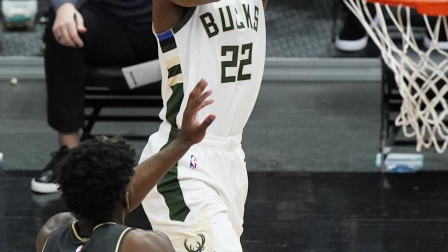 Sin Antetokounmpo, Bucks doblegan a Bulls