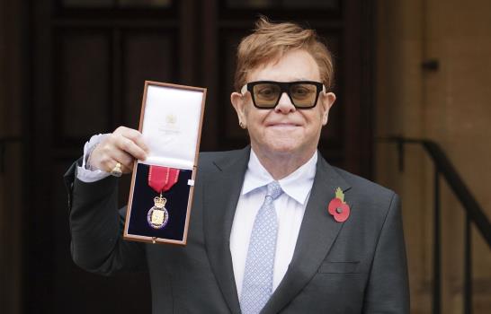 Elton John recibe prestigioso premio británico
