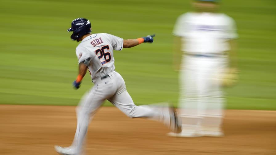 Siri sacude 2 jonrones, Astros aplastan 15-1 a Rangers