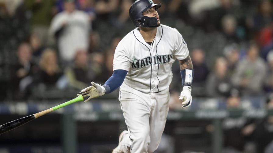 Receptor venezolano Narváez pasa a los Cerveceros