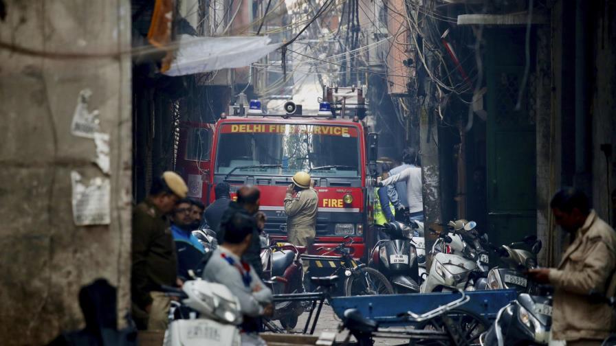 Al menos 43 muertos en un incendio en la capital de India Al menos 43 muertos en un incendio en la capital de India