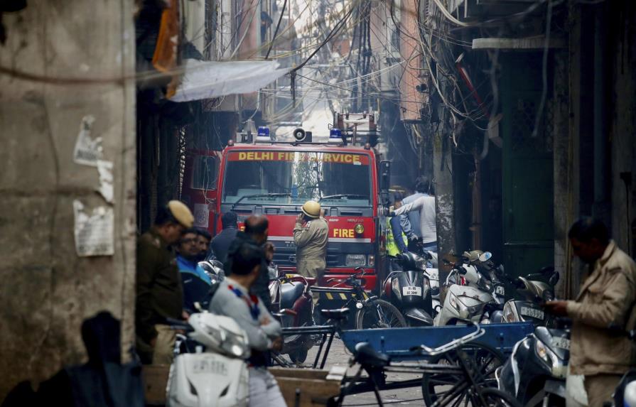 Al menos 43 muertos en incendio en un taller en Nueva Delhi