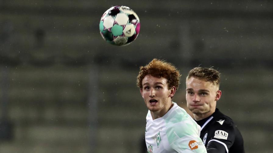 El Bremen se aleja del descenso con triunfo en Bielefeld