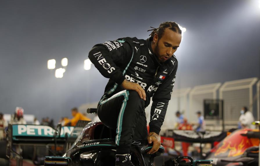 Triunfo de Hamilton en Bahréin, Pérez pierde podio por motor