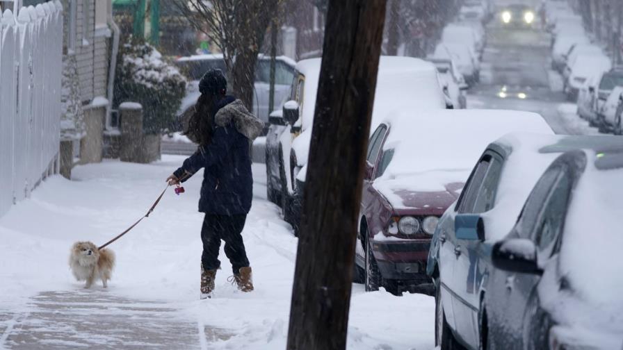 Nevadas en EEUU obligan a cerrar centros de vacunación COVID