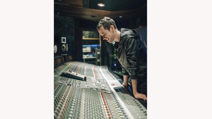 Edgar Barrera el “chofer” que lleva artistas al Latin Grammy