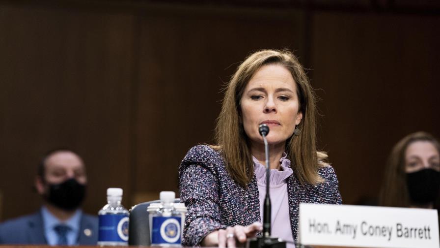 Barrett no dice si separación de familias migrantes está mal