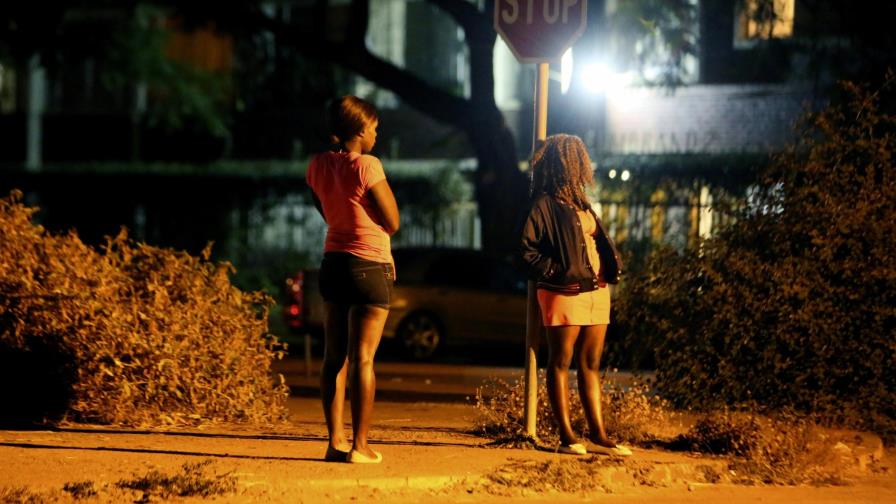 Prostitutas en Zimbabue salen a las calles pese a encierro