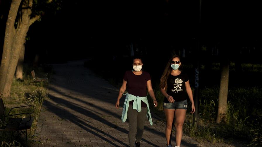 Las muertes por coronavirus siguen bajando en España