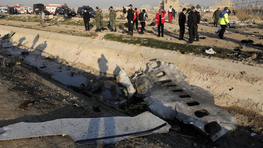Presionado, Irán dice que derribó avión ucraniano por error