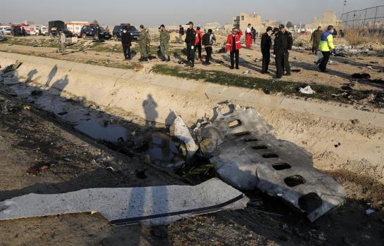Presionado, Irán dice que derribó avión ucraniano por error