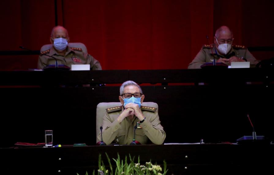 Raúl Castro: mientras viva estaré listo con el pie en el estribo