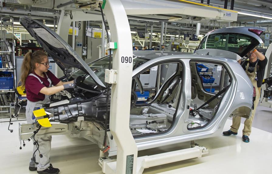 Volkswagen bate récords de venta, aspira a liderar el sector