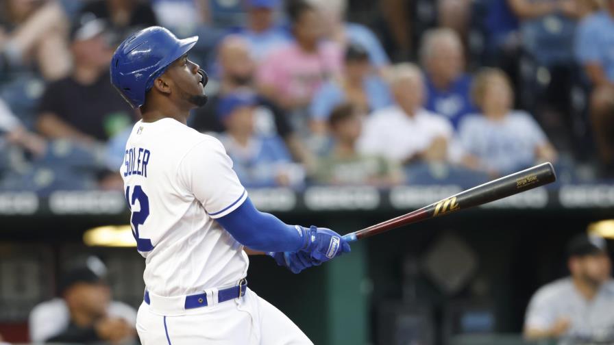 Soler pega 2 jonrones y Reales vencen 4-3 a Medias Blancas