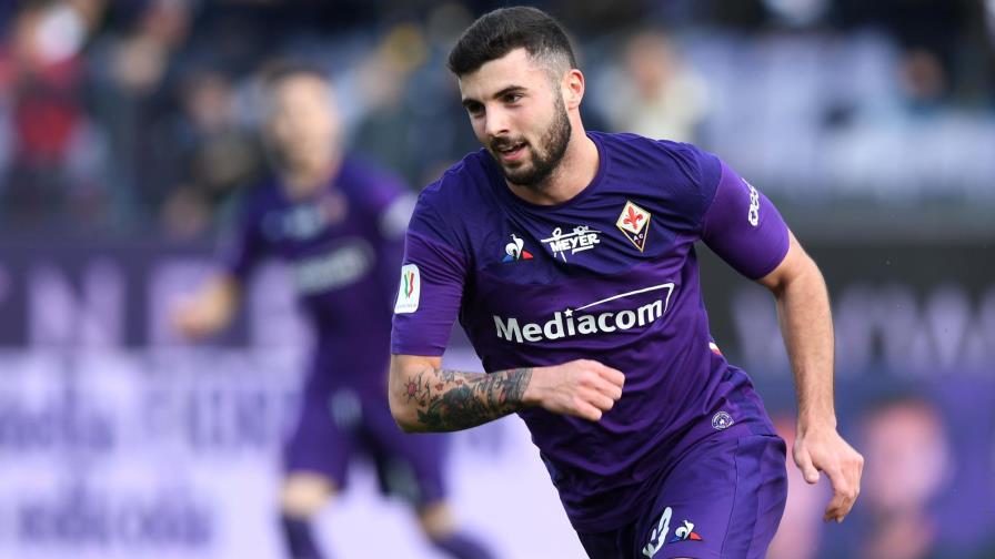 Con 10 hombres, Fiorentina avanza en Copa Italia