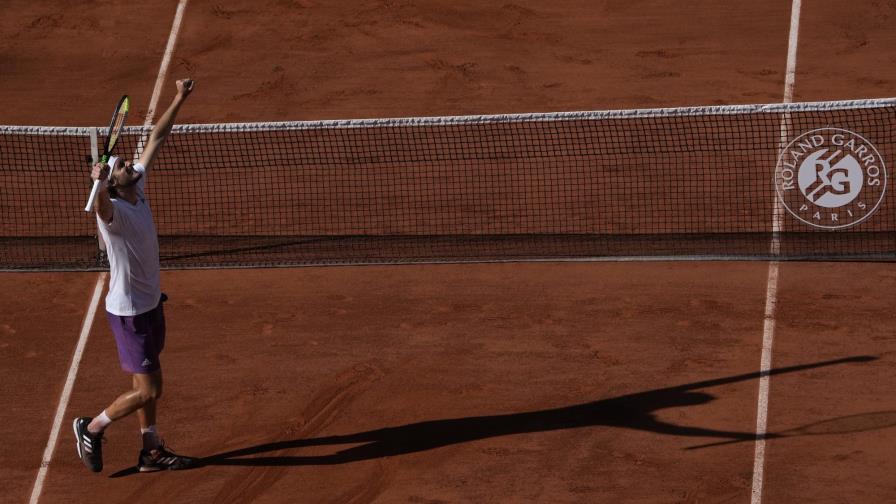 Tsitsipas vence a Zverev logra pase a la final en Francia Tsitsipas vence a Zverev logra pase a la final en Francia