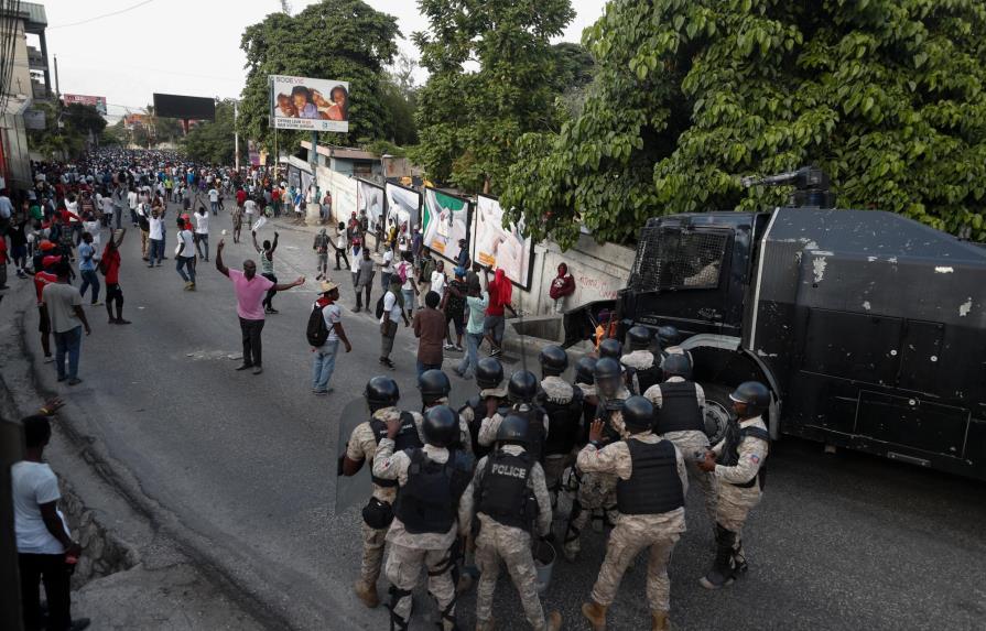 Bloquean caminos en Haití en quinta semana de protestas